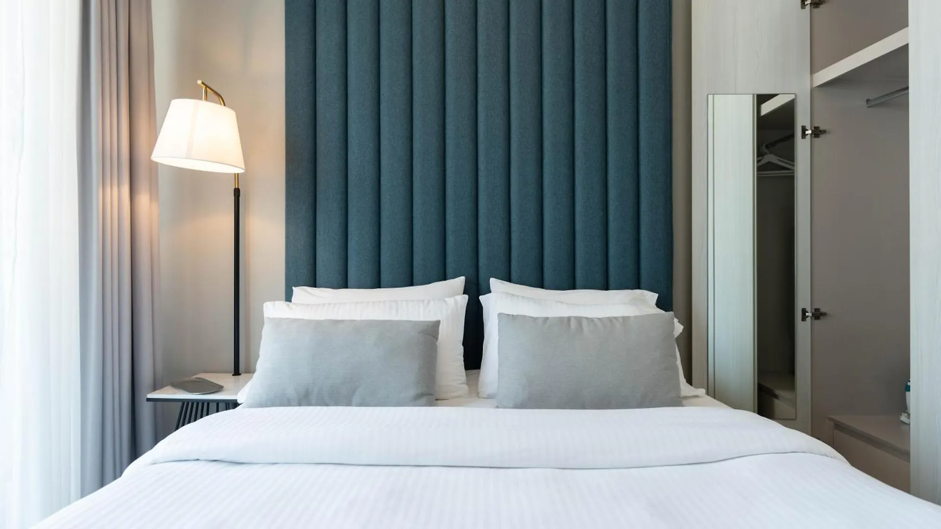 Keyrock Living - Lakeview Retreat In Business Bay Dubai