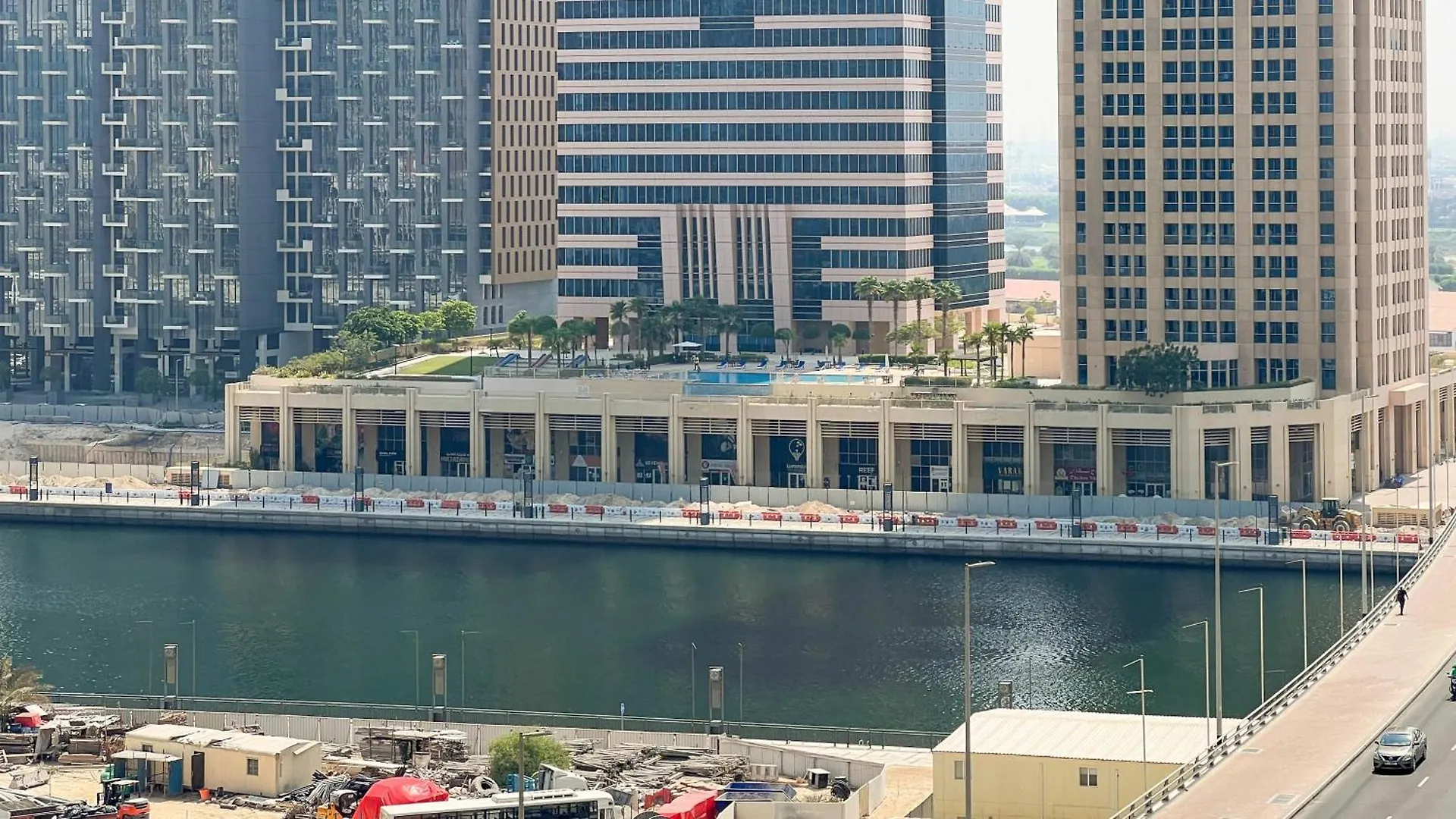 Apartment Keyrock Living - Lakeview Retreat In Business Bay Dubai
