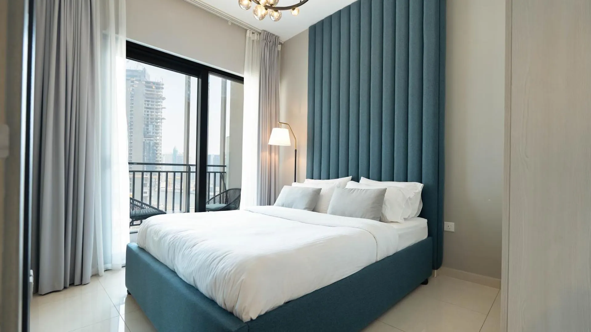 Keyrock Living - Lakeview Retreat In Business Bay Dubai 0*,