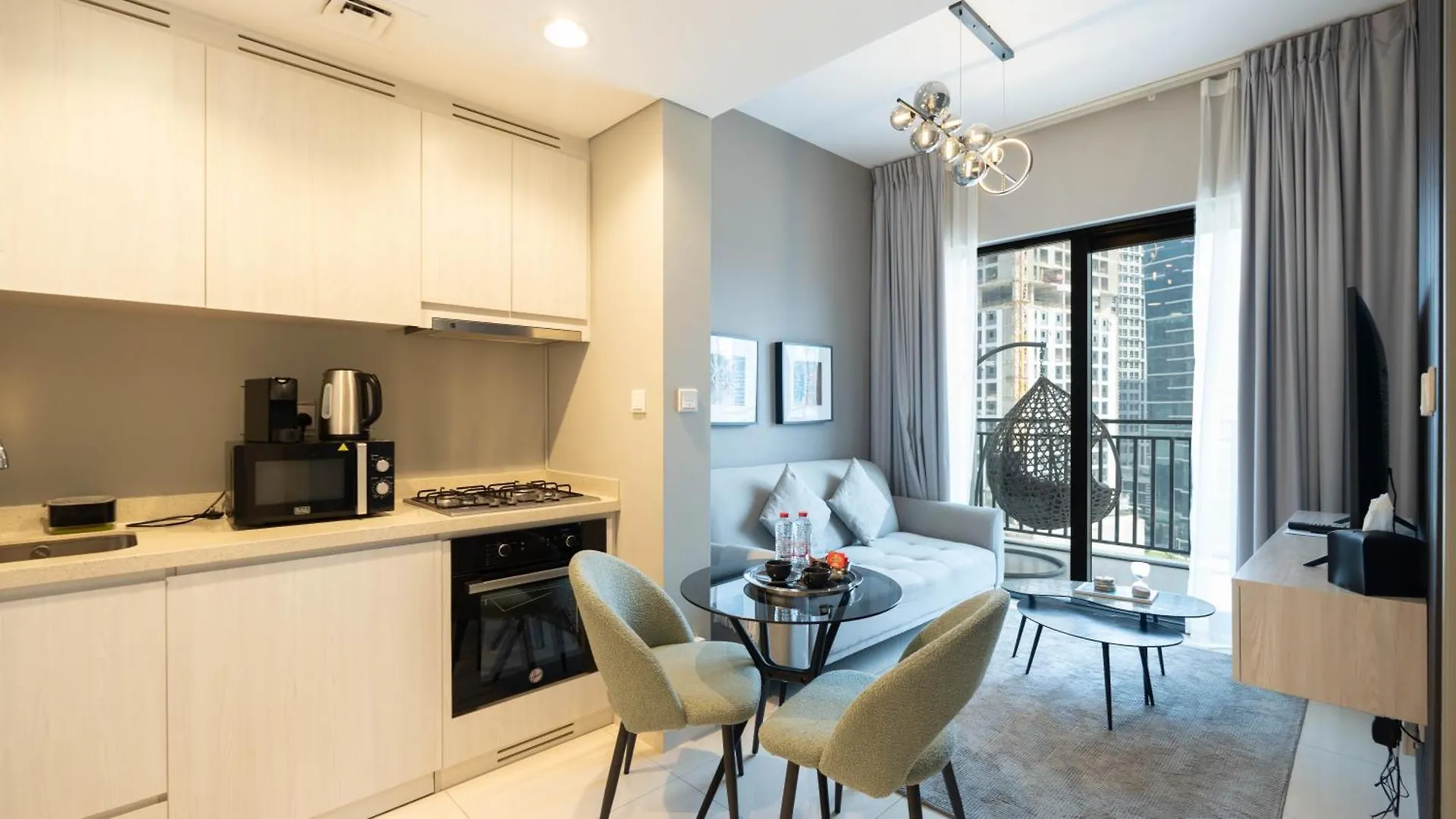 Keyrock Living - Lakeview Retreat In Business Bay Dubai Apartment