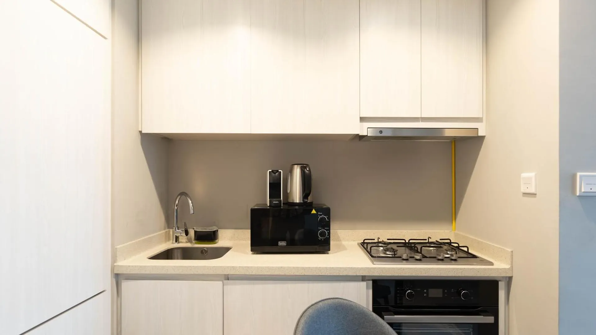 Keyrock Living - Lakeview Retreat In Business Bay Dubai