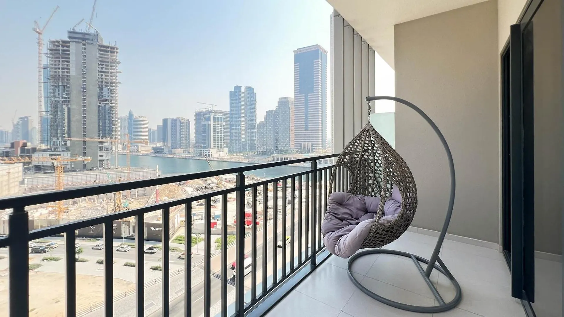 Keyrock Living - Lakeview Retreat In Business Bay Dubai United Arab Emirates
