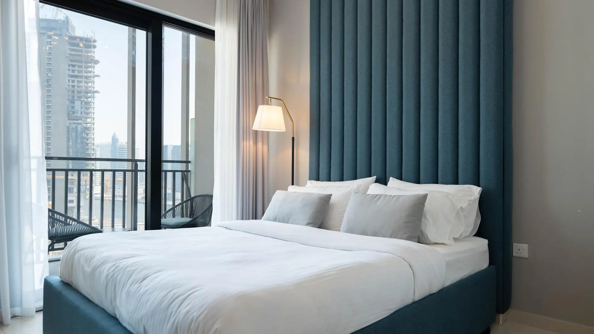 Apartment Keyrock Living - Lakeview Retreat In Business Bay Dubai