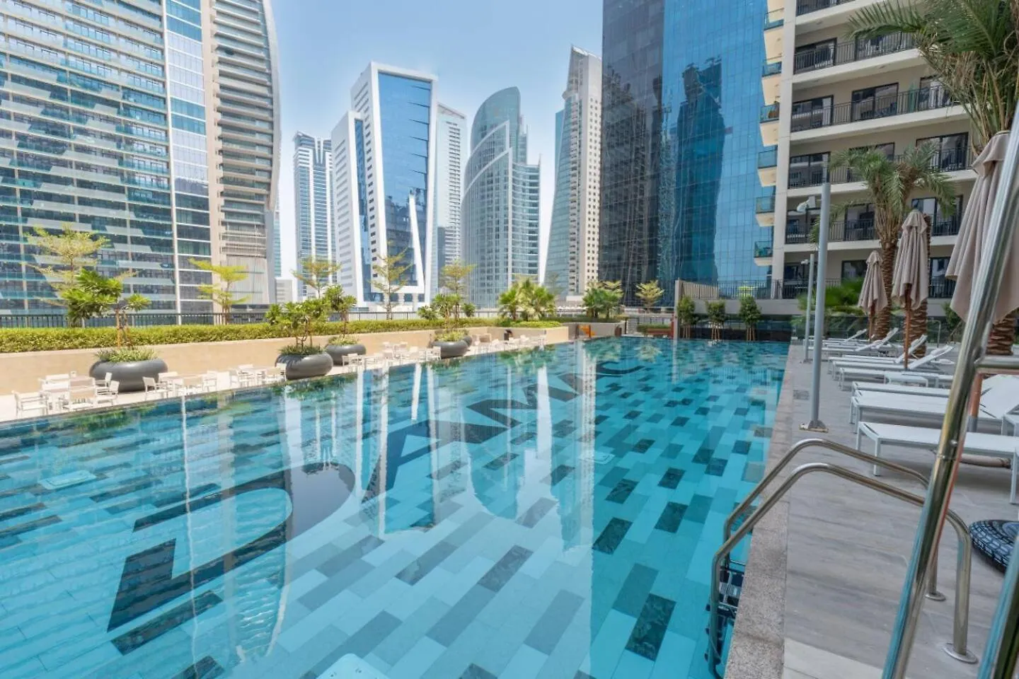 Keyrock Living - Lakeview Retreat In Business Bay Dubai 0*,