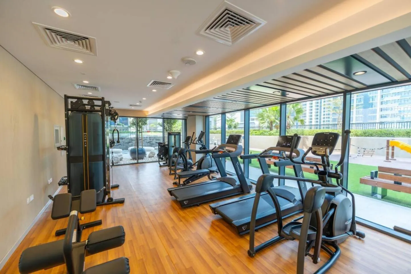 Keyrock Living - Lakeview Retreat In Business Bay Dubai Apartment