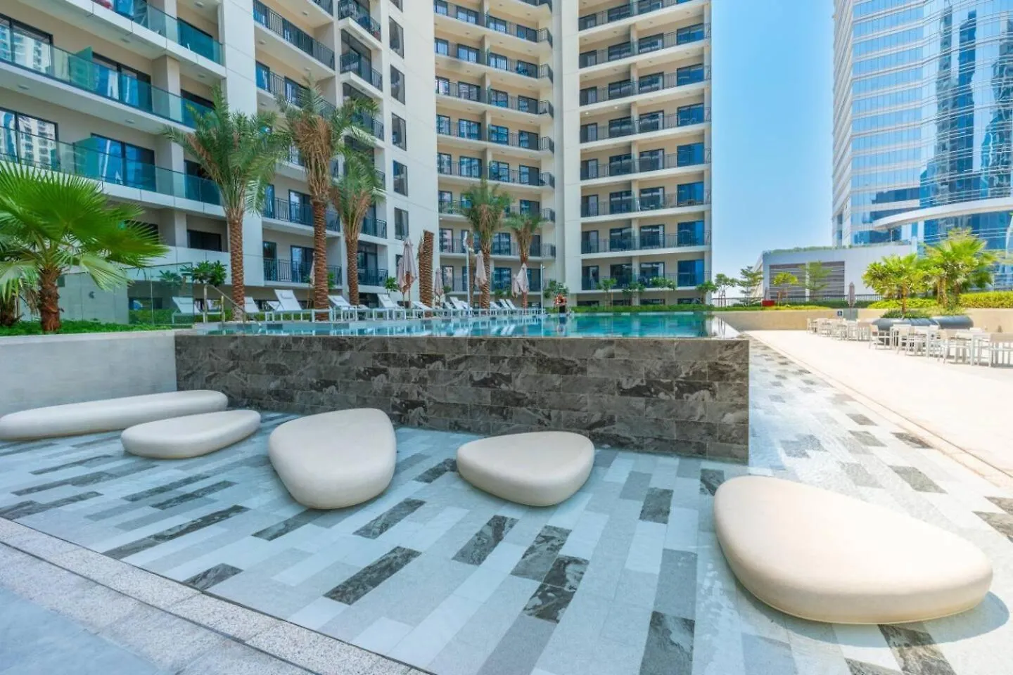 Apartment Keyrock Living - Lakeview Retreat In Business Bay Dubai