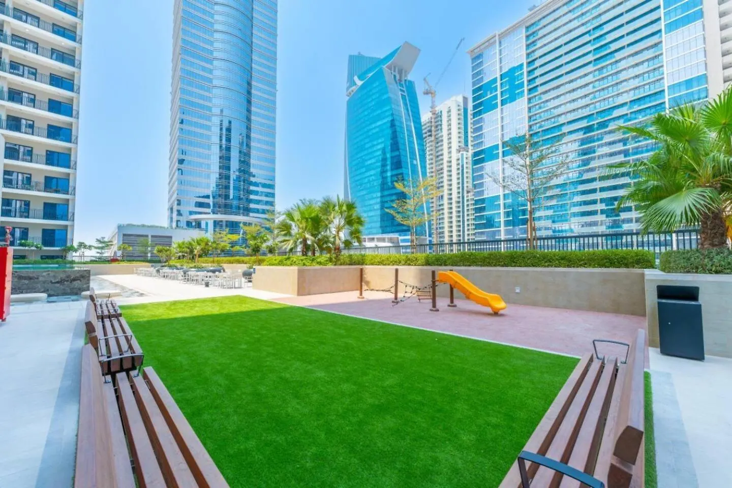 Keyrock Living - Lakeview Retreat In Business Bay Dubai