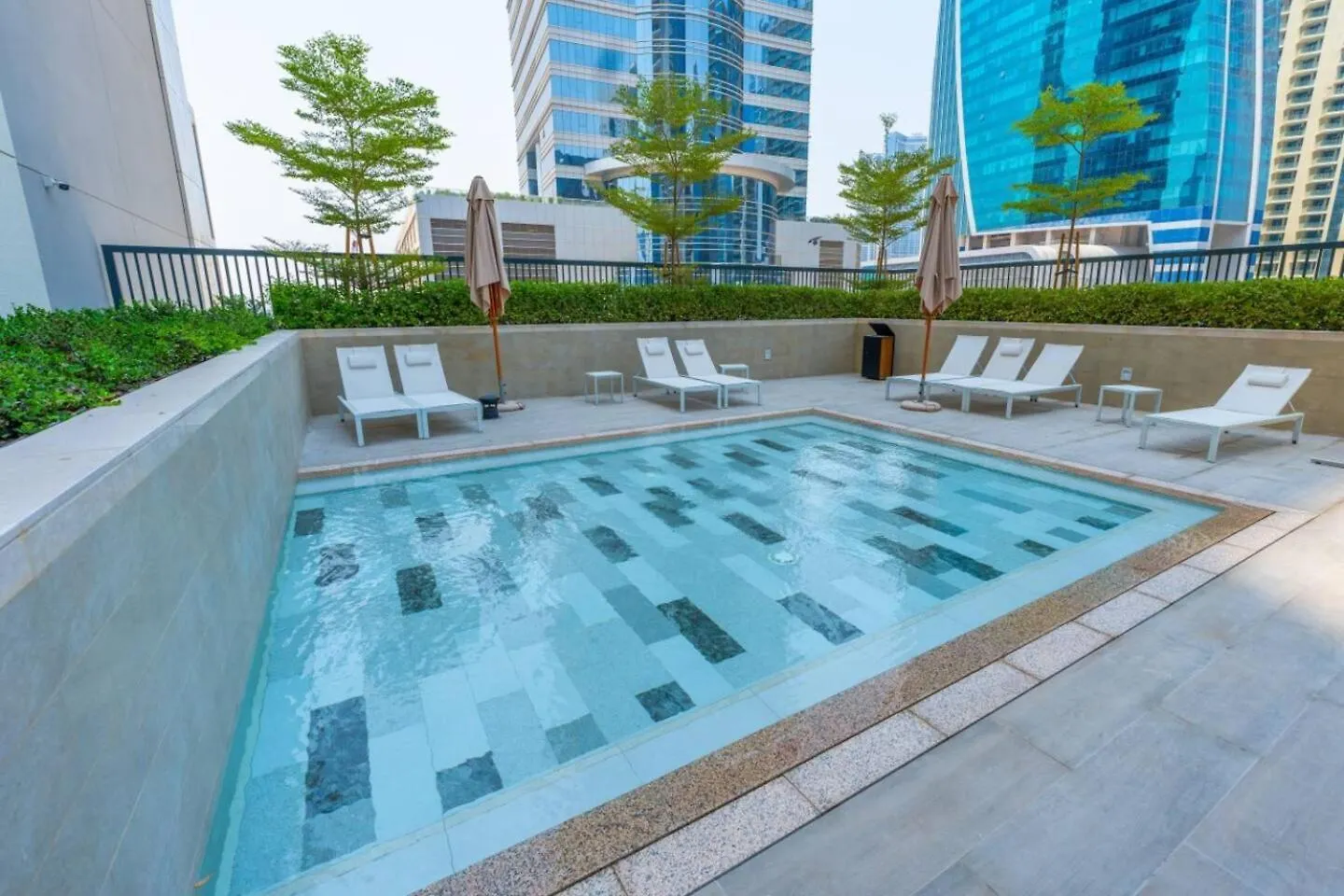 Keyrock Living - Lakeview Retreat In Business Bay Dubai Apartment