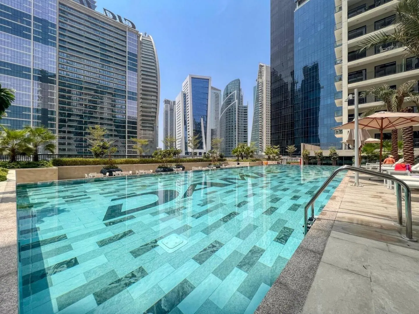 Keyrock Living - Lakeview Retreat In Business Bay Dubai Apartment