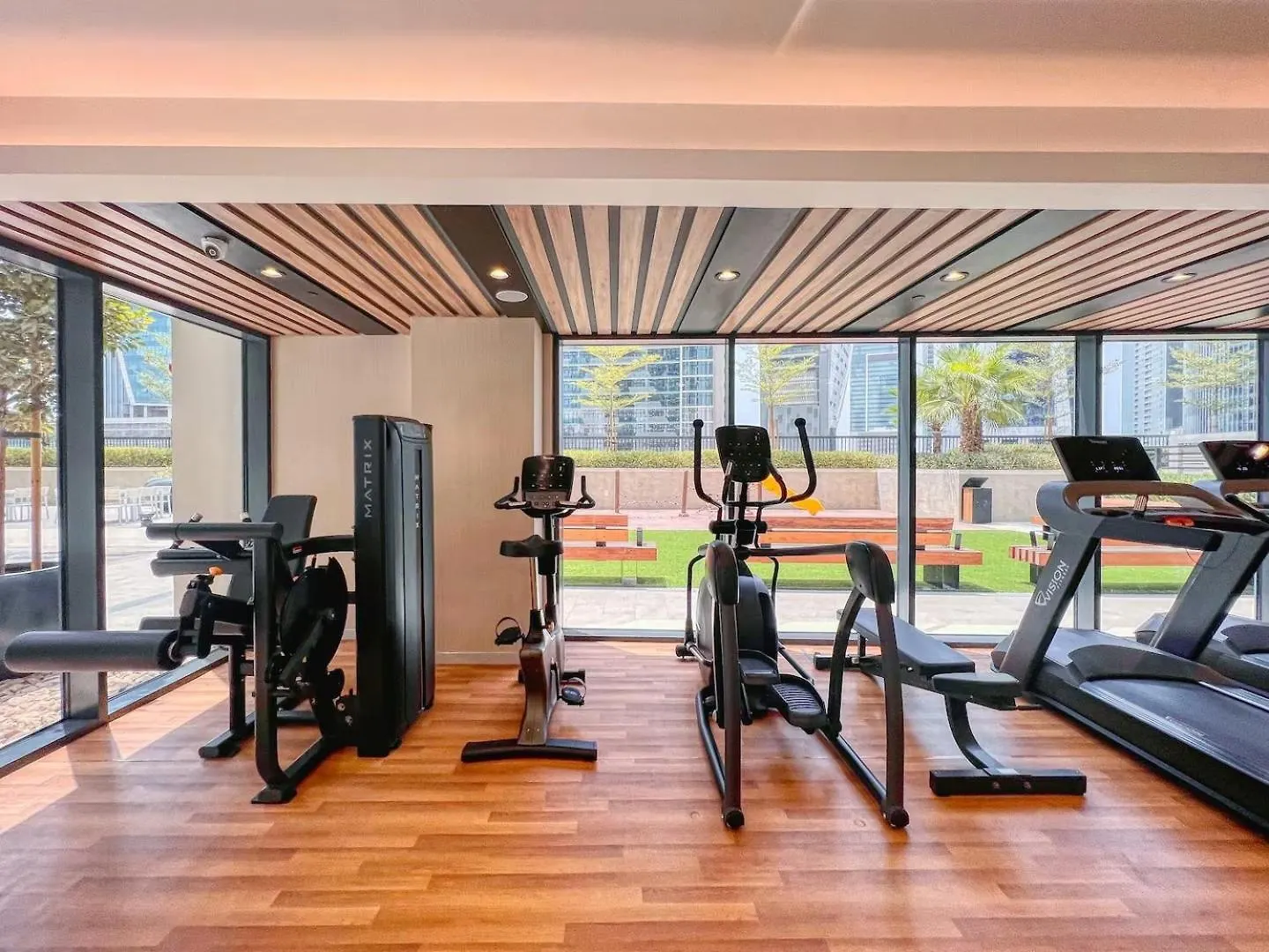 Apartment Keyrock Living - Lakeview Retreat In Business Bay Dubai