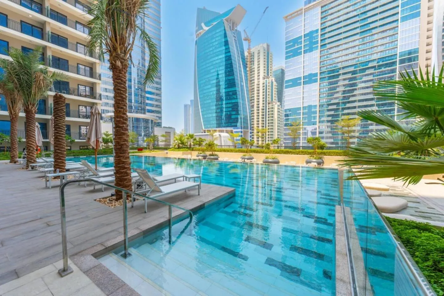 Apartment Keyrock Living - Lakeview Retreat In Business Bay Dubai